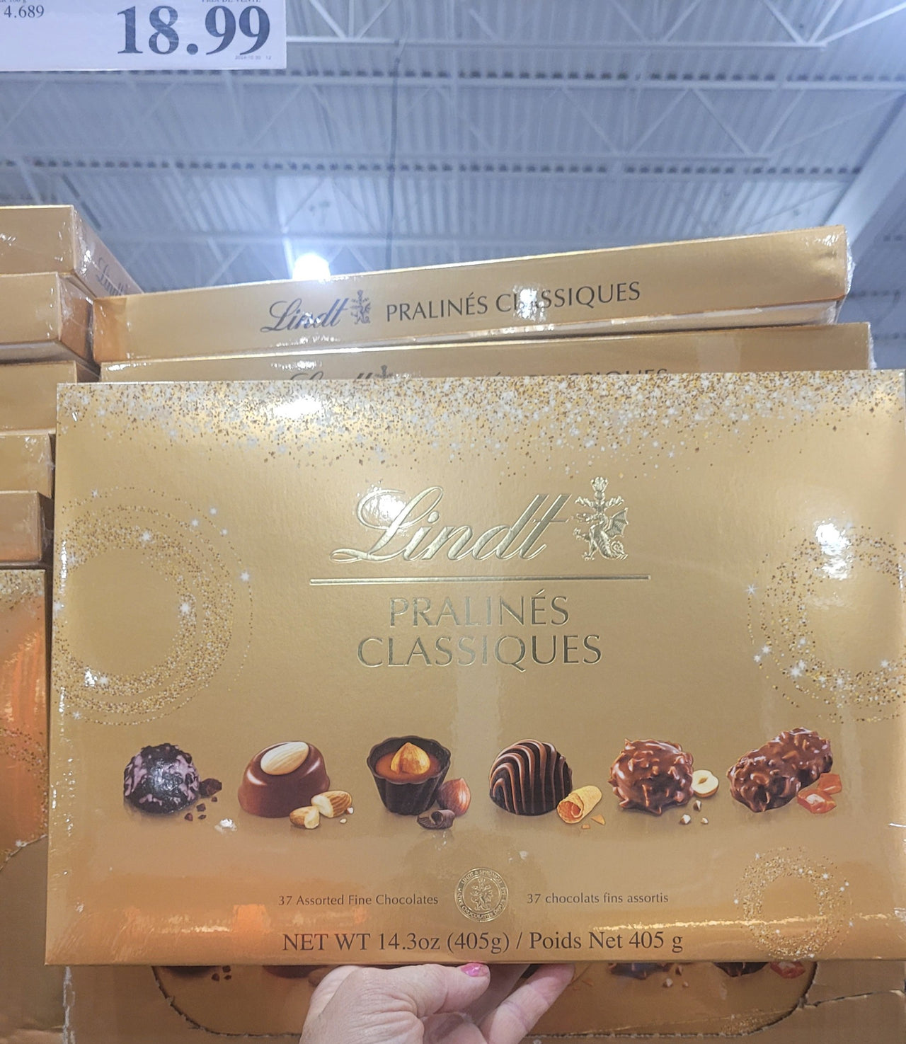 Image of Lindt Pralines Classique Assorted Fine Chocolates - 1 x 405 Grams