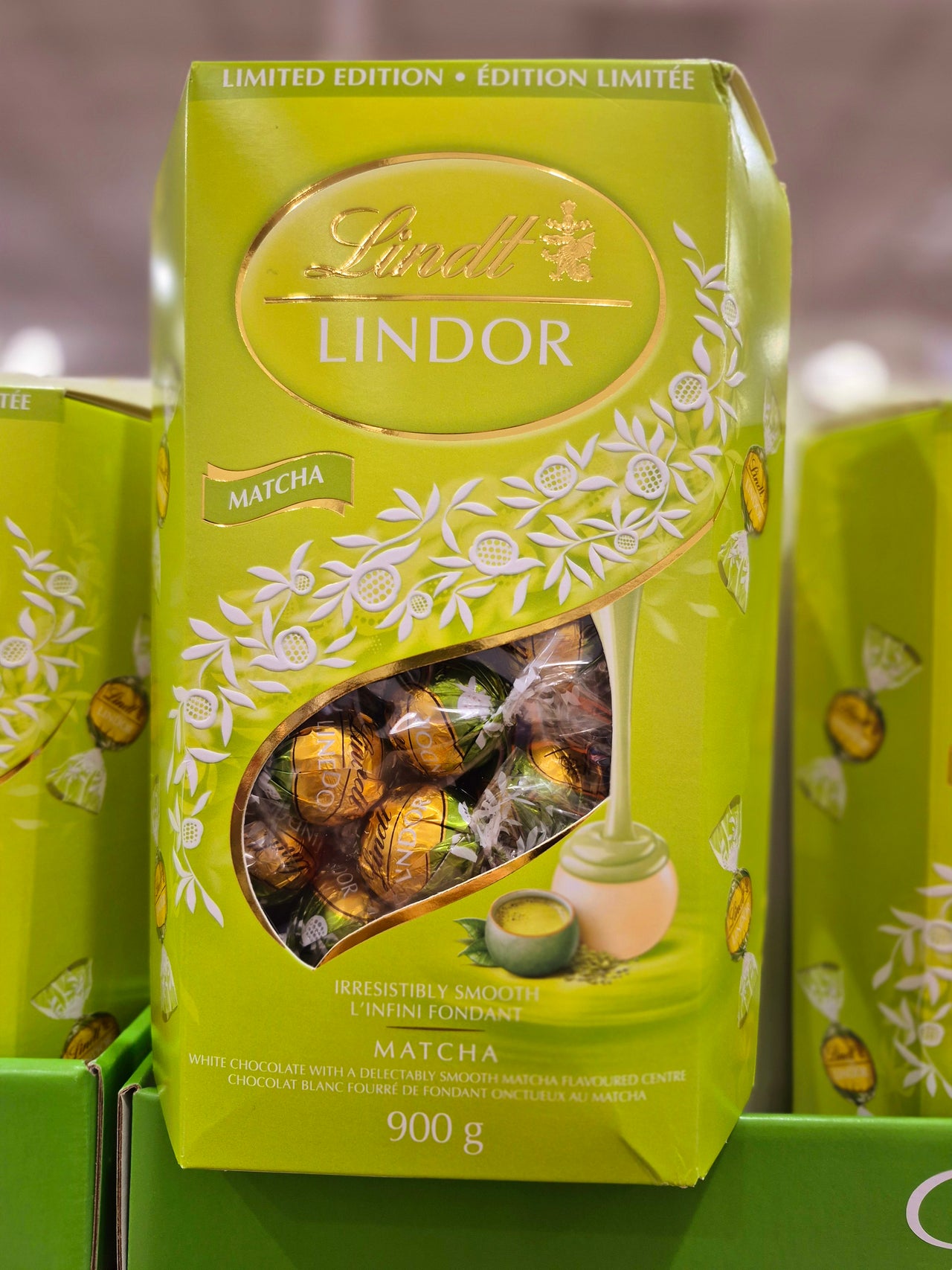 Image of Lindt Lindor Matcha Chocolates - 1 x 900 grams