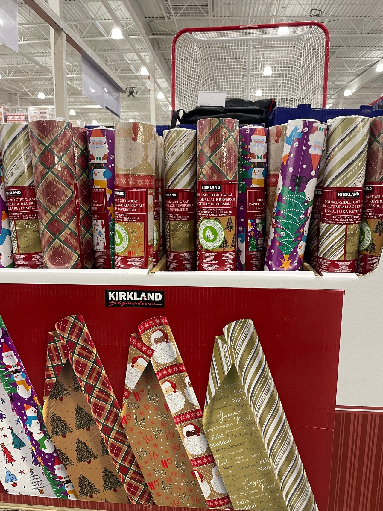 Image of Kirkland Signature Christmas single wrapping paper - 1 x 900 Grams