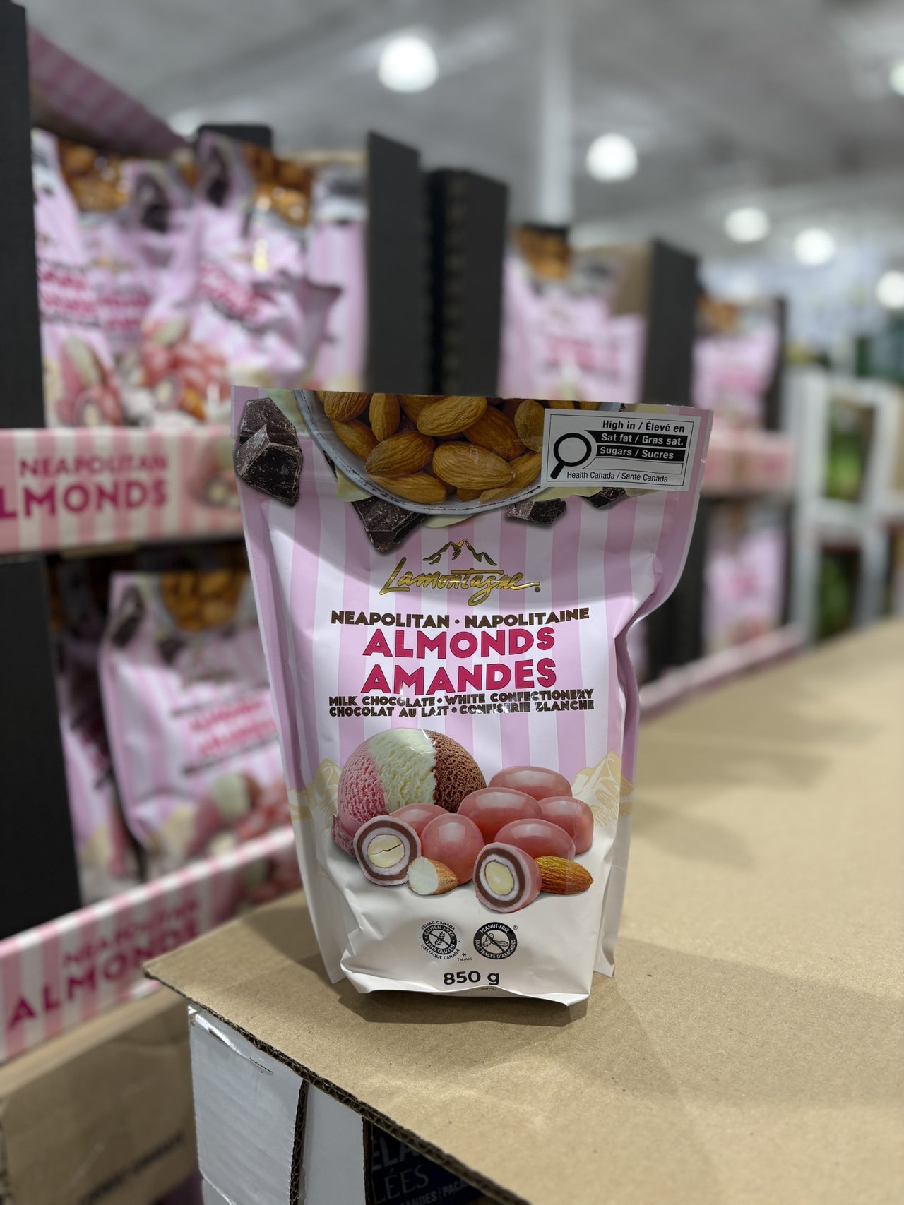 Lamontagne Neapolitan Almonds - 1 x 850 Grams
